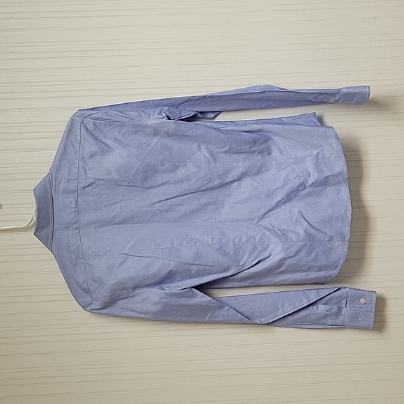 Lilly Pulitzer sz 4 fitted light blue 100% cotton long sleeve button down. - Picture 4 of 5